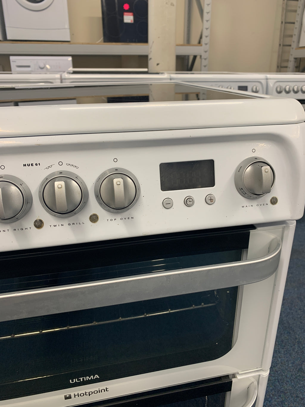 Hotpoint Ultima HUE61PS 60cm Electric Cooker with Ceramic Hob White